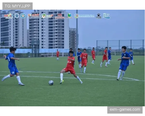 激战绿茵场：本轮足球赛事精彩纷呈，高光时刻点燃全场